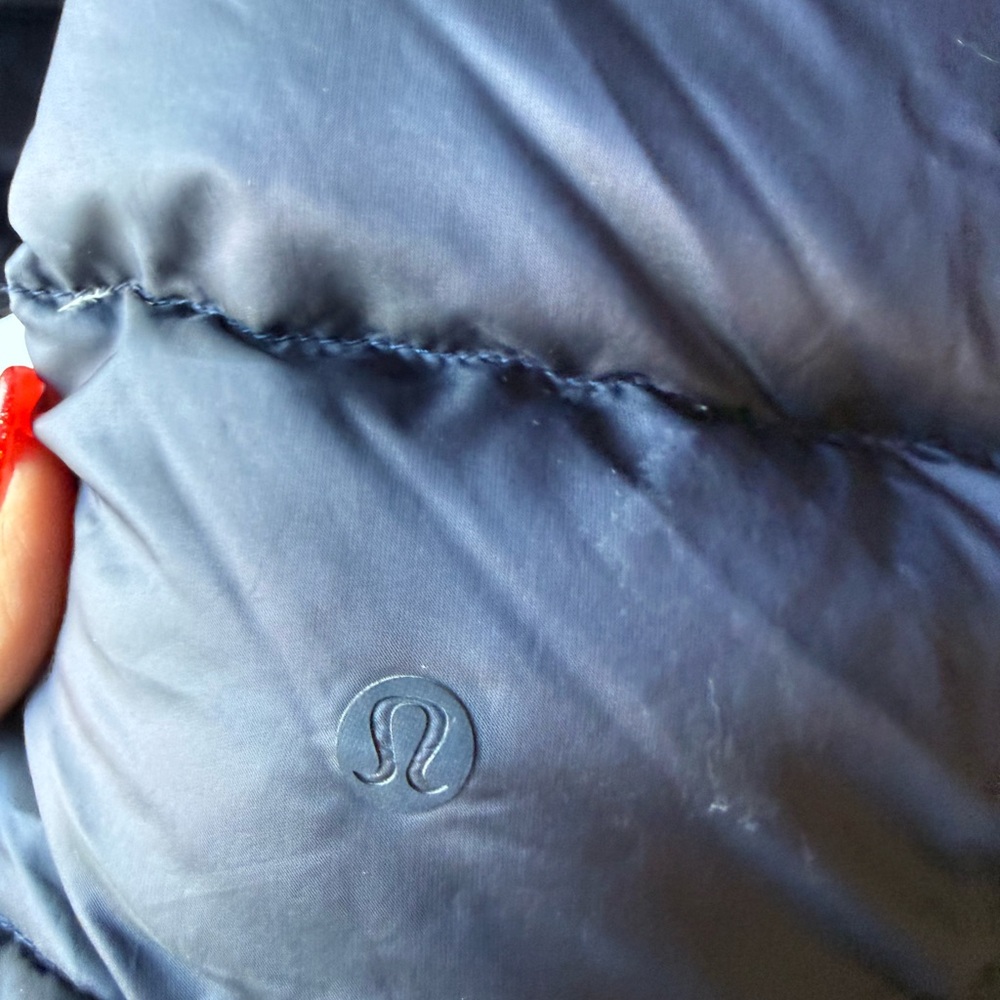 Woman’s LULULEMON BRAVE THE COLD JACKET! - Picture 8 of 10
